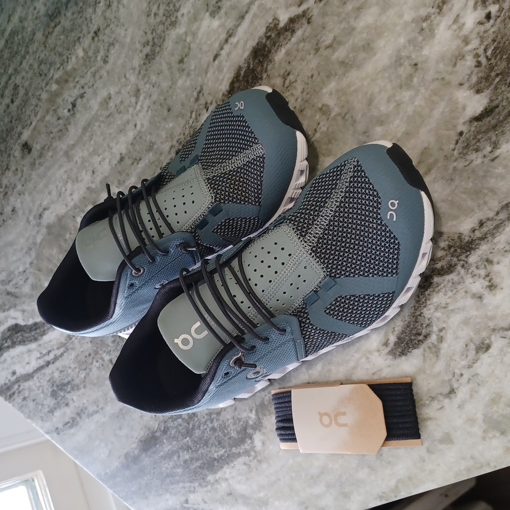 On Cloud Running Sneakers